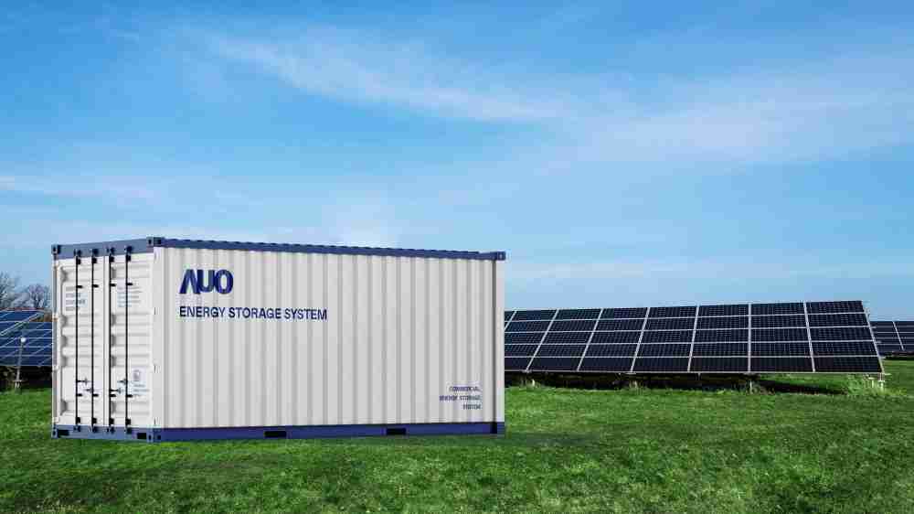 万利透过AI数据管理，，，，提供不同类型用户进行储能与能源管理，，，，达到再生能源管控调度成效