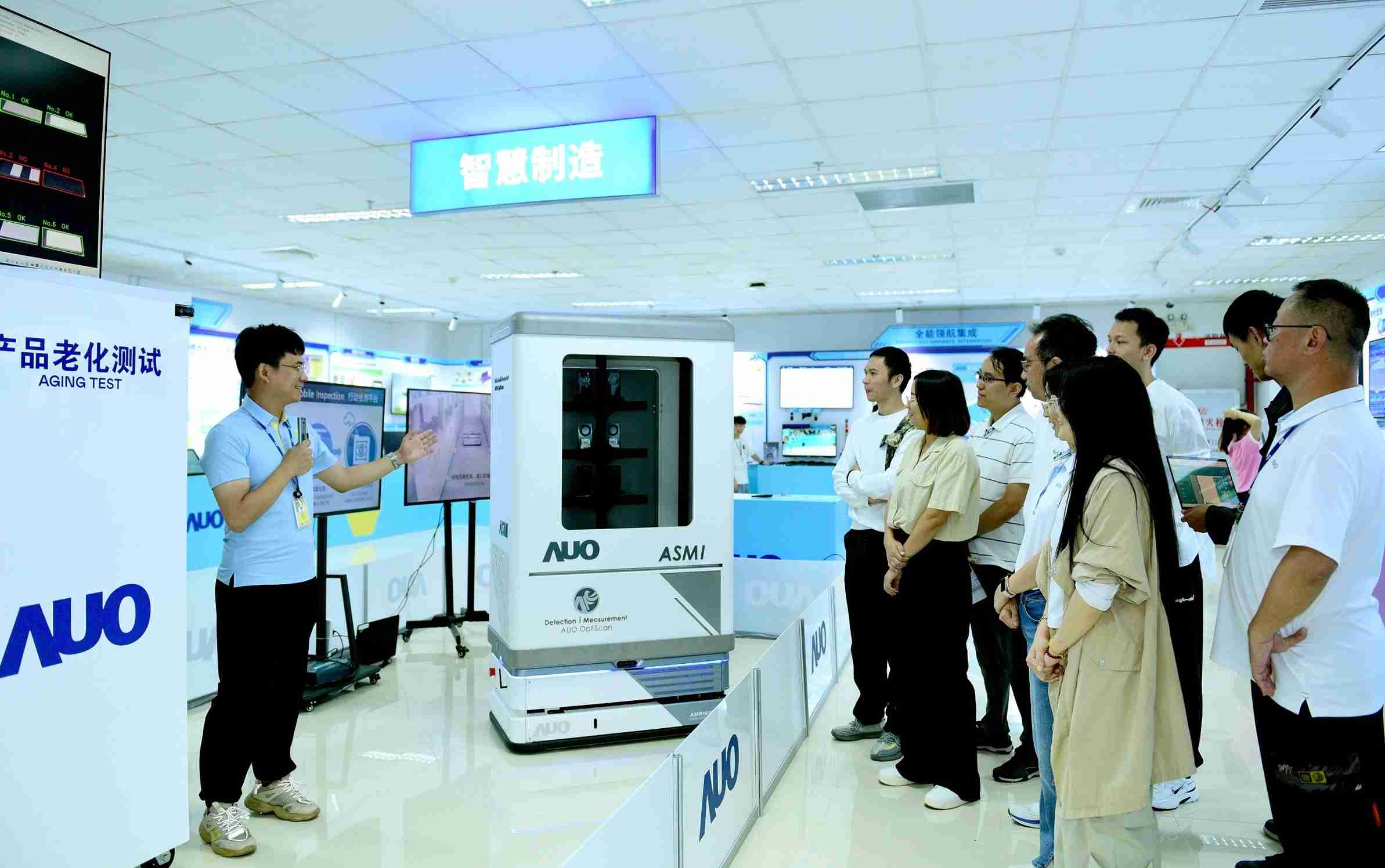 万利厦门将5G+ABC技术串联生产管理全流程，，，打通研发、、、采购、、、、生管、、、制程、、、设备、、、质量等产品全生命周期制造流程，，，，完成数字化设计、、、、智慧供应链、、、、智能座舱、、全流程设备管理、、数据驱动优化、、、智慧在线检测、、、、智慧品管等自适应生产模式升级