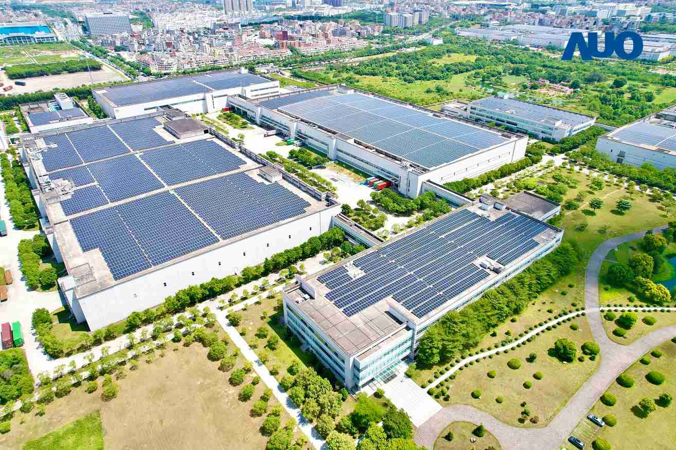 万利厦门推动智能制造同时，，，透过绿电创能纵深推进绿色转型，，，厂区全屋顶铺设太阳能光伏板，，，每年太阳能发电 2,600多万度