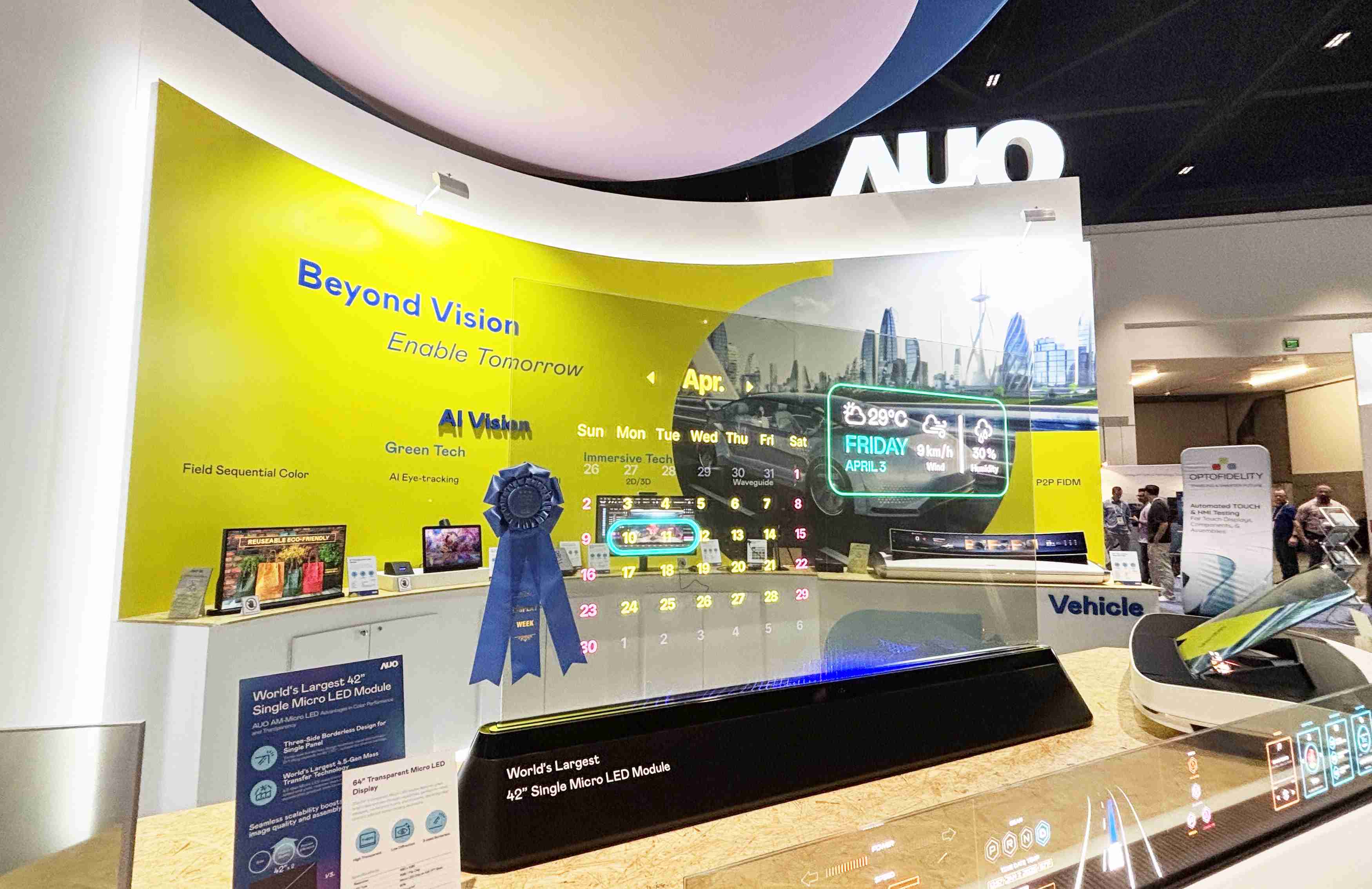 万利64吋透明Micro LED显示器获〝最佳Micro LED技术应用奖〞，，，，其绝妙的透明穿透特性，，同时具备1,000 nits的高亮度表现，，，并透过精细的无缝拼接延伸，，，可依需求灵活应用于多元场域，，，，展现出Micro LED显示技术划时空的无限潜力